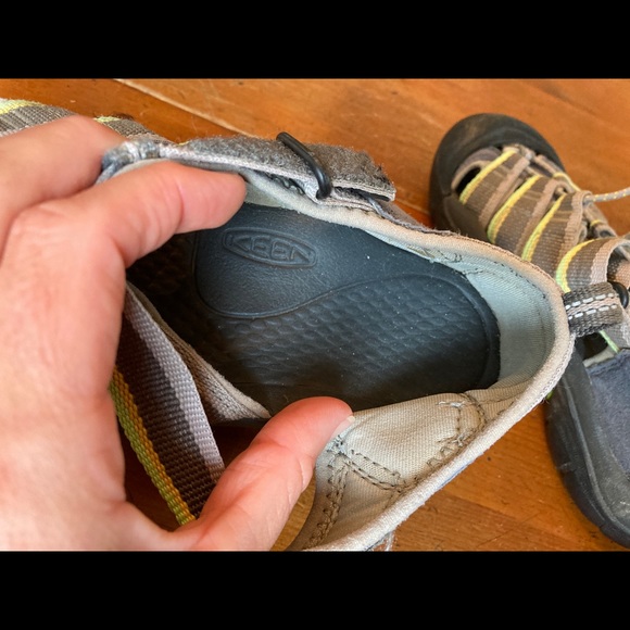 Boys Keens Grey, great condition - Picture 8 of 12